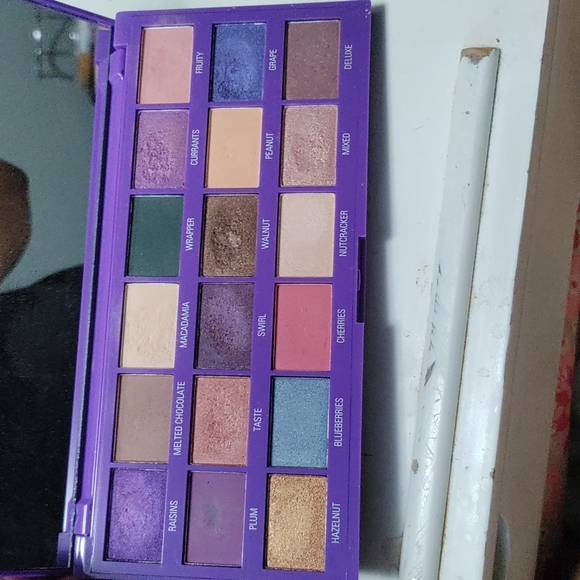 2 of 5 heart revolution chocolate bar collection - Picture 4 of 6